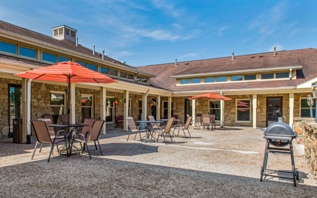 Quality Inn & Suites Bedford West