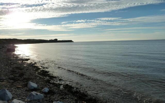 Court Farm Holiday Bungalows Ltd