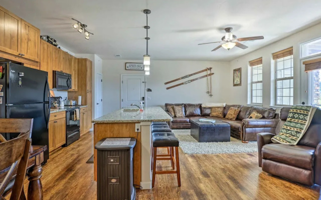 Balcony & Grill: Mtn-view Retreat in Granby!