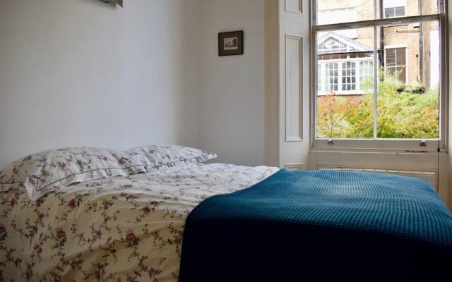 1 Bedroom Townhouse Apartment in Notting Hill