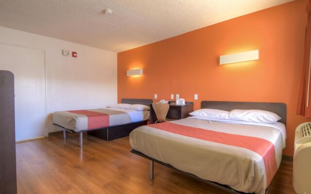 Motel 6 Las Vegas, NV – I-15 Stadium