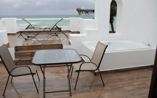 Pelicano Inn Playa del Carmen - Beachfront Hotel