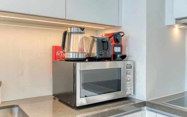 PVH - 1BR Lagoon View - District One