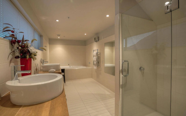 Shotover Penthouse & Spa by Staysouth