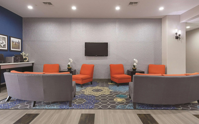 La Quinta Inn & Suites by Wyndham San Antonio Northwest