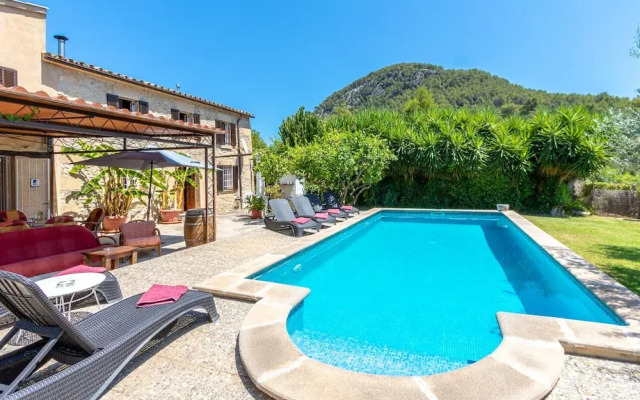 Traditional Charm With Private Pool