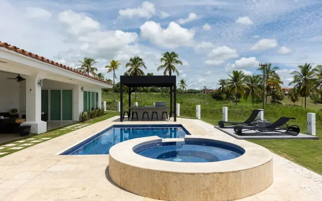 The Golf Oasis Villa by Acomodo