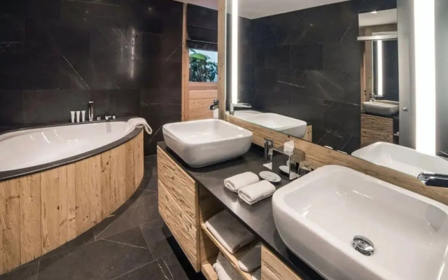 Superior Chalet With Views