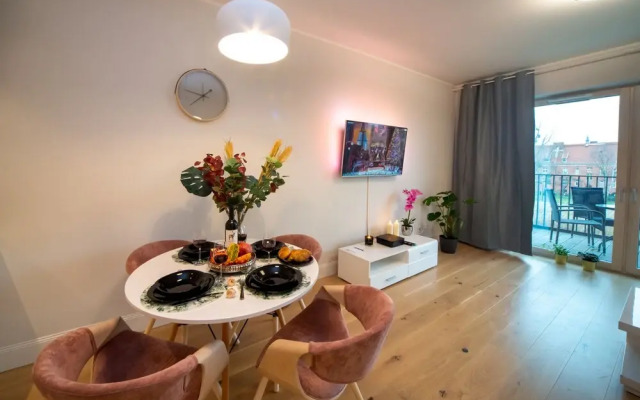 Maya's 22 - River view