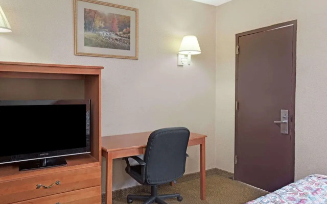 Knights Inn Pine Brook