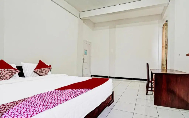 OYO 91872 Sweet 17 KostNearJatim Park Surabaya