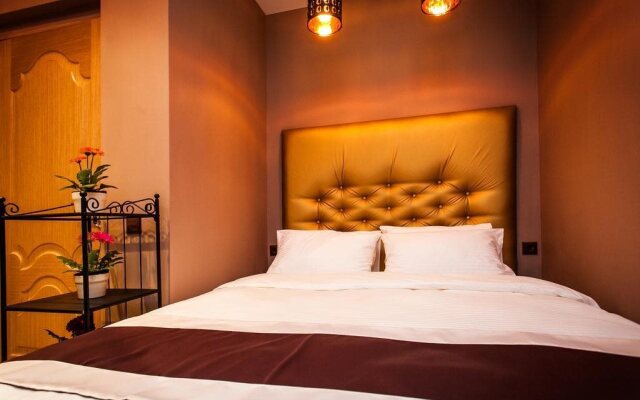 Leo Hotel