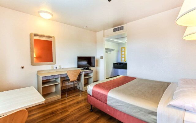 Motel 6-Salinas, CA - South - Monterey Area