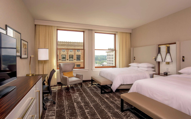 DoubleTree by Hilton Youngstown Downtown