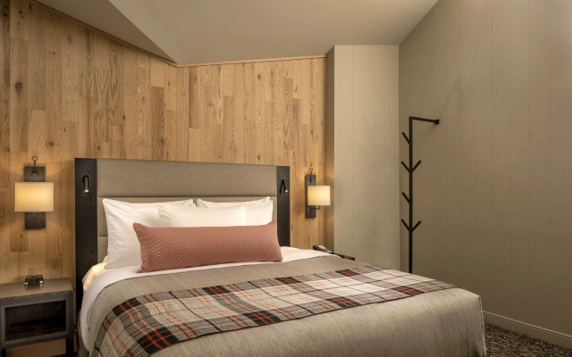 Peaks Hotel and Suites