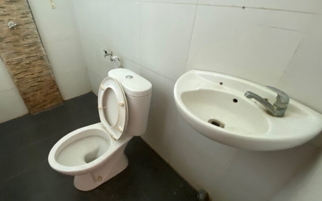 Hotel O Lembah Sriti Homestay Near Sirkuit Motor Cross Internasional 459 Lantan – Bathroom – Pemotoh
