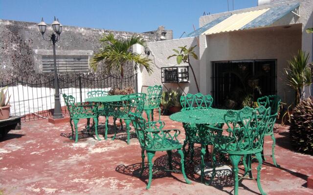 Hotel y Hostal Casa Risueño