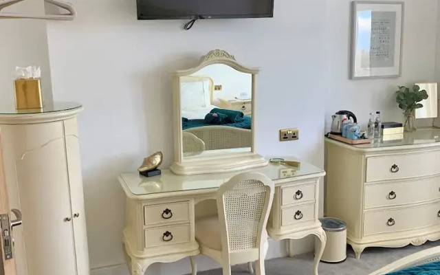Lazy Waves Boutique B&B