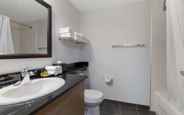 Best Western Plus Airport Inn & Suites
