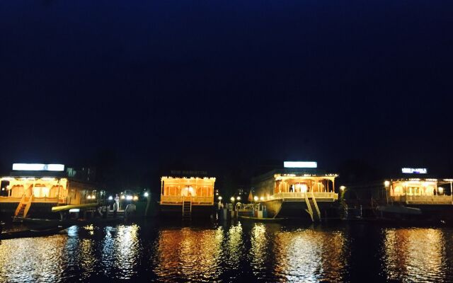 Gemini Group Of Houseboats