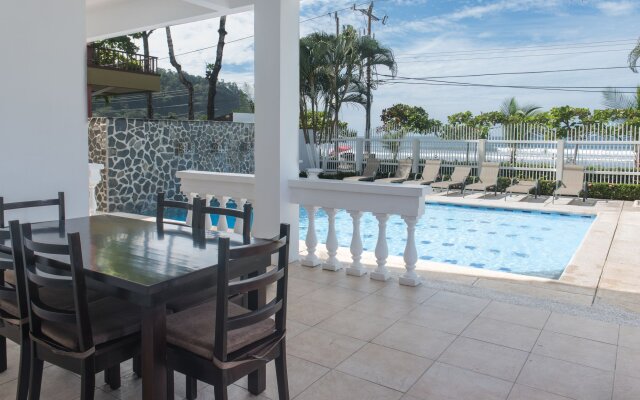 Magnificent and Spacious Poolside 3BR Condo