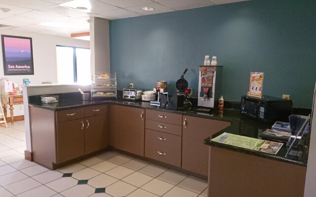 Travelodge by Wyndham Knoxville East