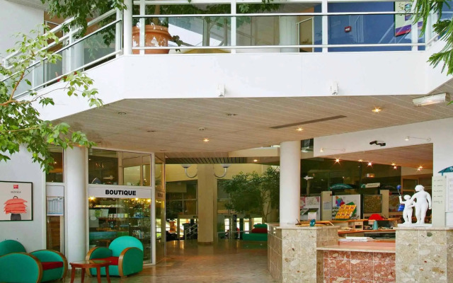 Отель ibis Site du Futuroscope