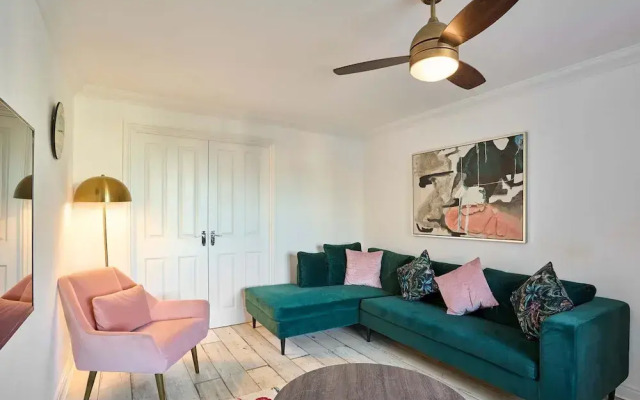 Host Stay Snowdrop Crescent I