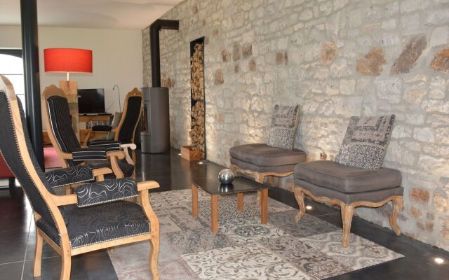Cozy Farmhouse in Gesves with Covered Terrace
