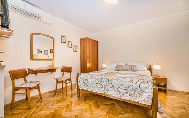 Apartments Paliaga