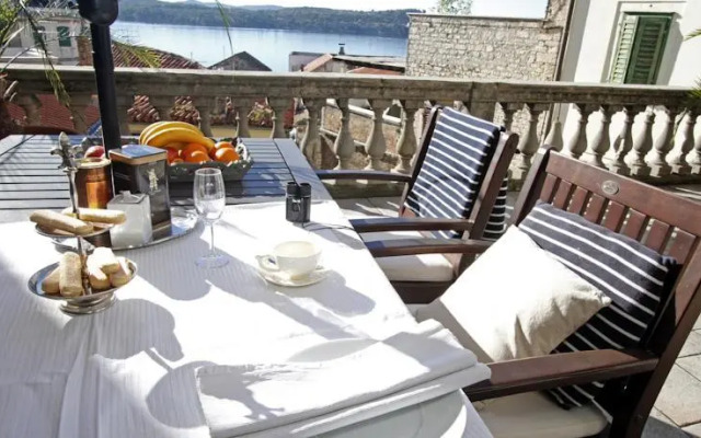 Grand Terrace Sea View Apartments