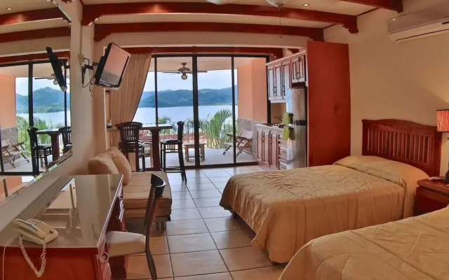 Hotel-style Ocean-view Unit in Flamingo With Pool
