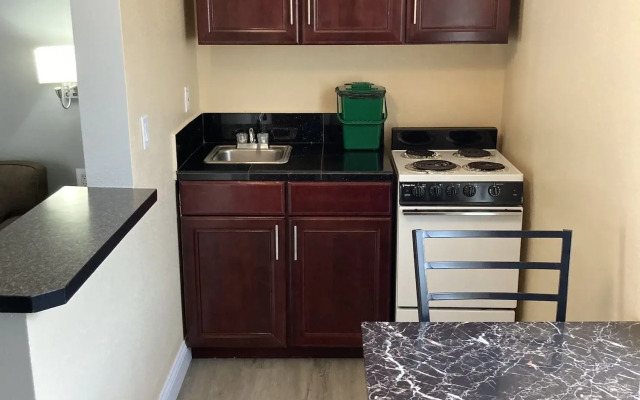 Tri Valley Inn & Suites