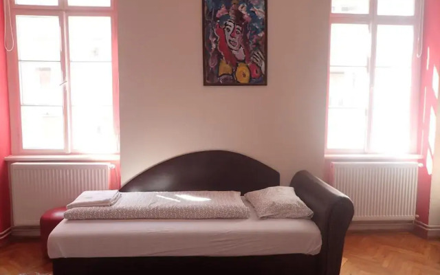 Santico Art Hotel and Hostel