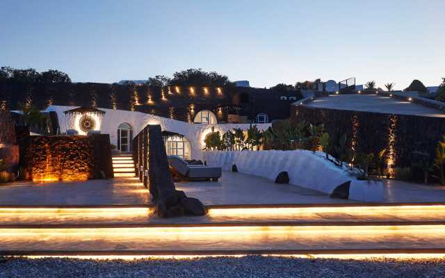 Theano Cave Suites & Villas