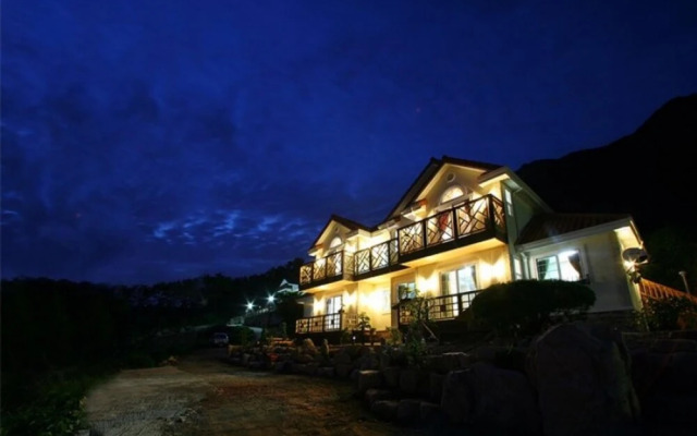 Geojedo Birds Hill Pension