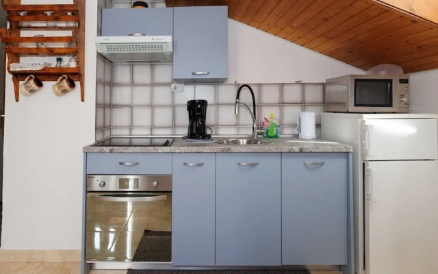 Classic and Trendy Apartment With Terrace