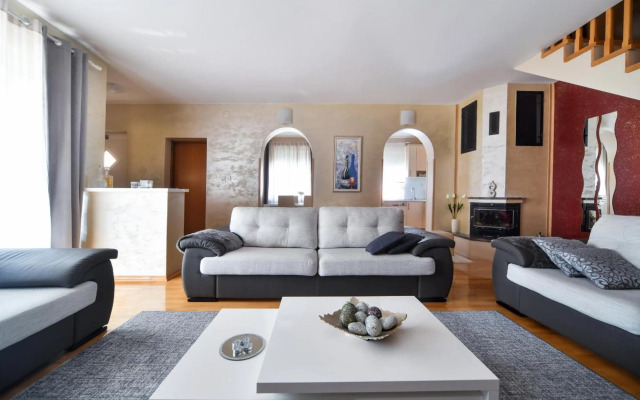 Deluxe Apartment Valentina