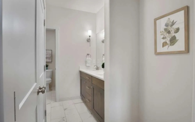 Magnolia Pool, Hot Tub, and Pickleball!