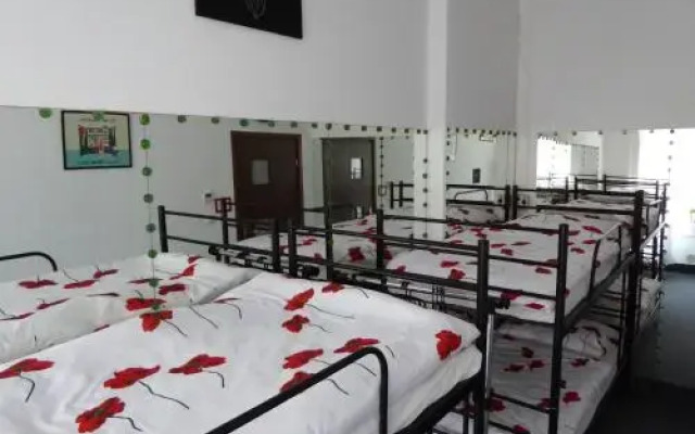 FlyFly Hostel