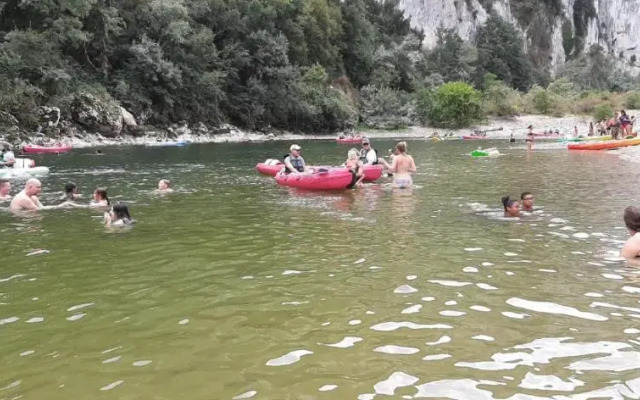 Maison avec piscine à l'orée de la forêt