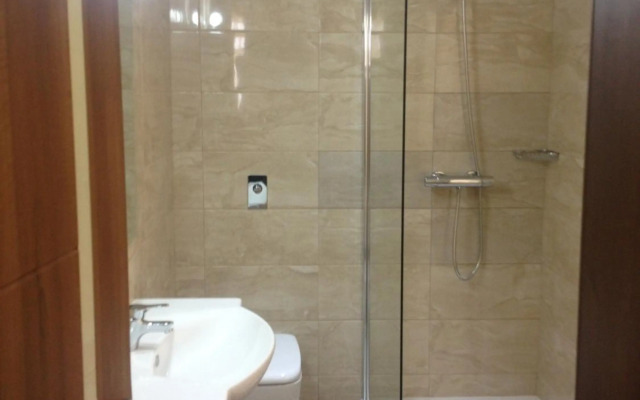 Grand Harbour Hotel