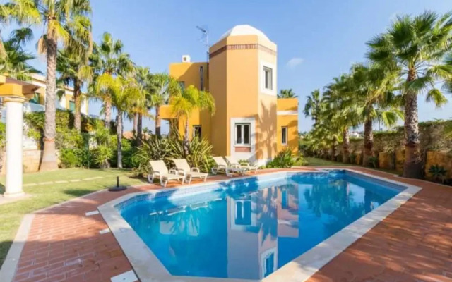 Villa - 4 Bedrooms with Pool and WiFi - 102546