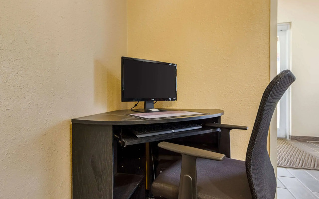 Econo Lodge Luverne I-90