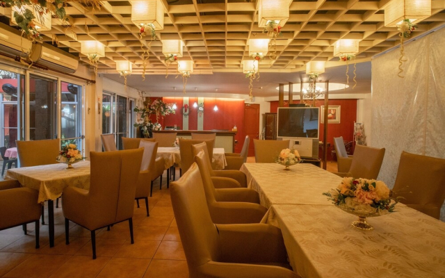 OYO 579 Anisabel Suites