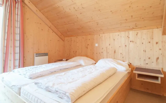 Spacious Chalet near Kreischberg Ski Area