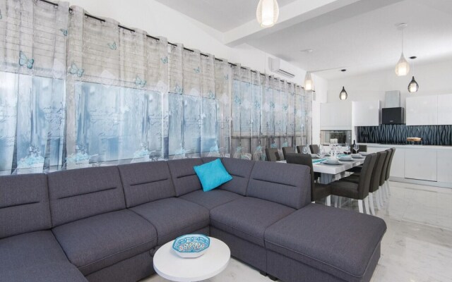 Awesome Home in Sreser with Hot Tub, WiFi & 4 Bedrooms