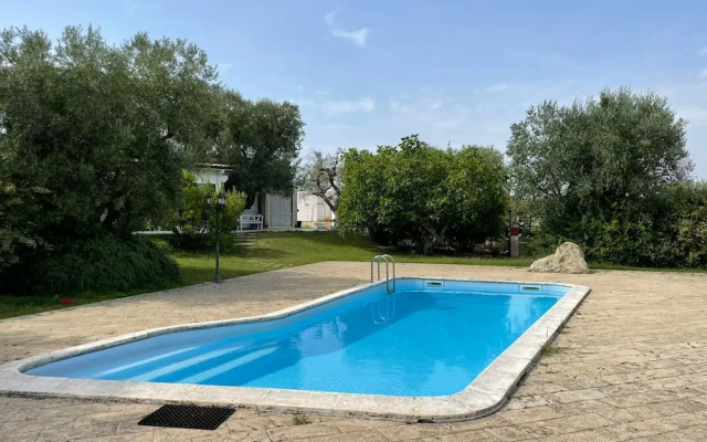 Trullo delle Acacie with pool