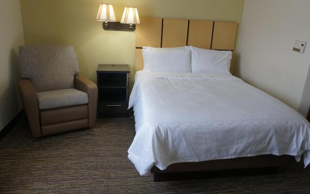 Candlewood Suites Tulsa