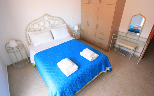 Lagoon View Apartments - Adults Only